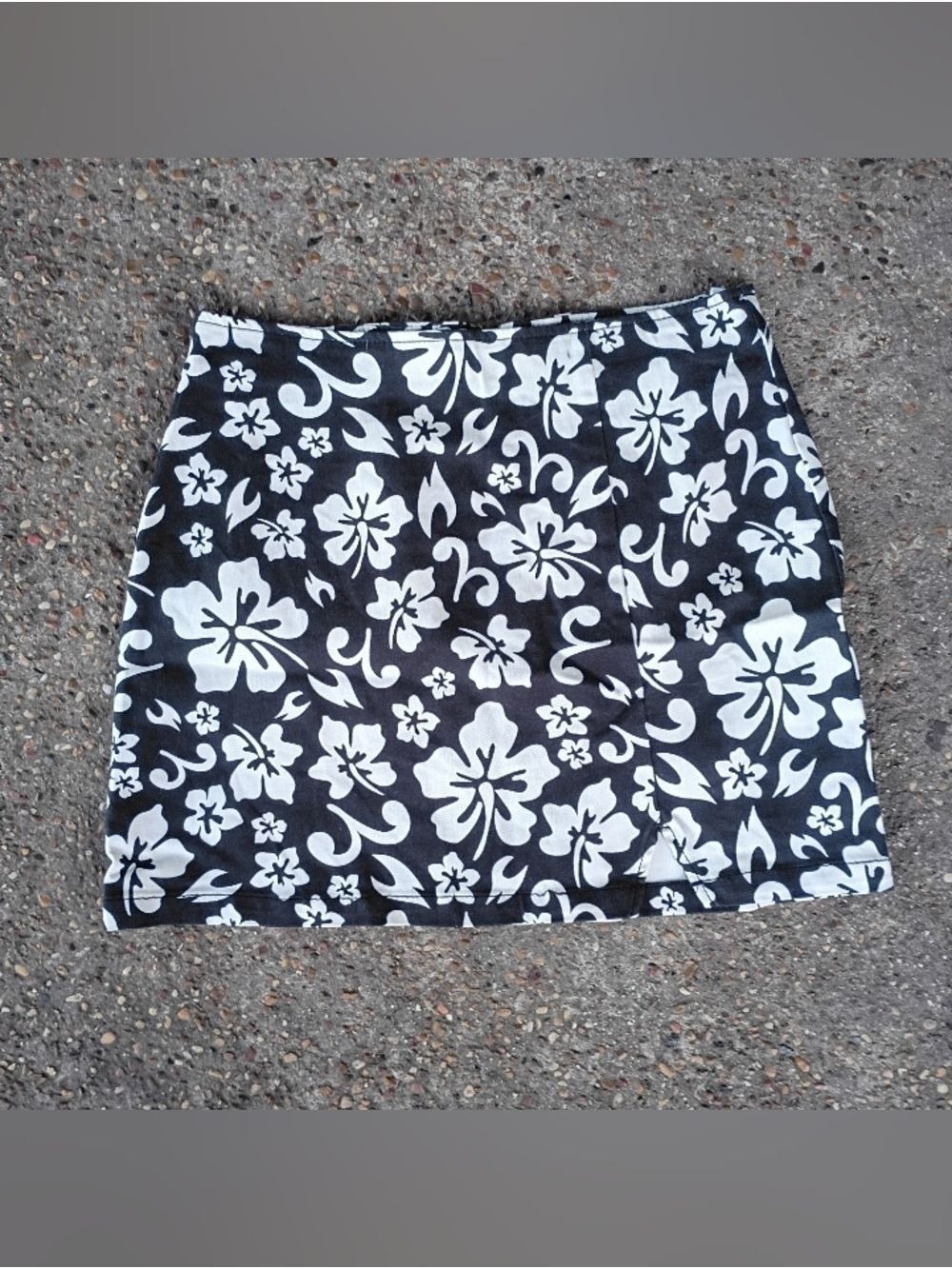 2/$10 Wild Fable Black & White Floral Mini Skirt Size 10